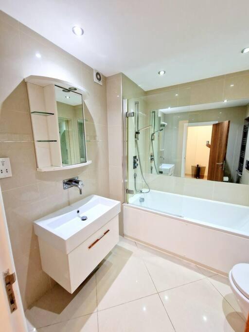 Modern Hyde Park Home With Private Entrance & Private Back Patio Near Bayswater & Paddington Stations London Exterior photo